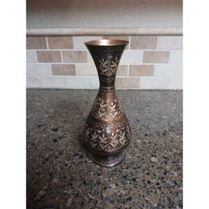 Metal Vase  With Fancy‎ Design